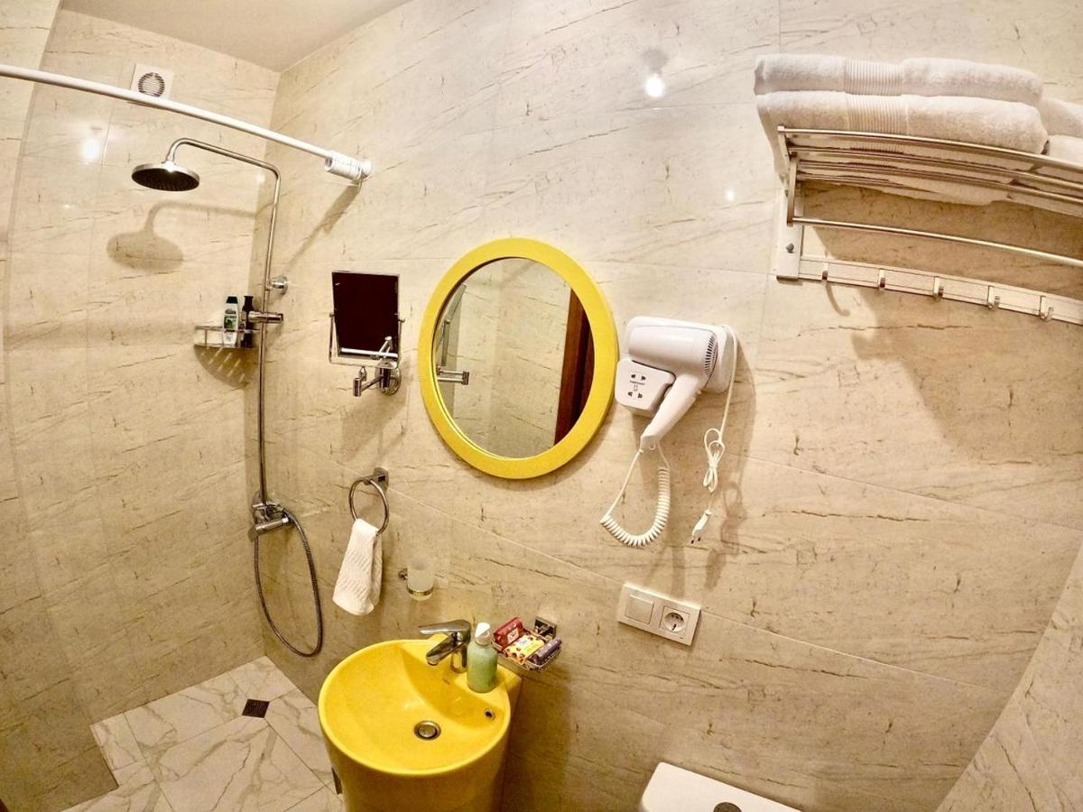 Central Park Apartments In Тбилиси Экстерьер фото
