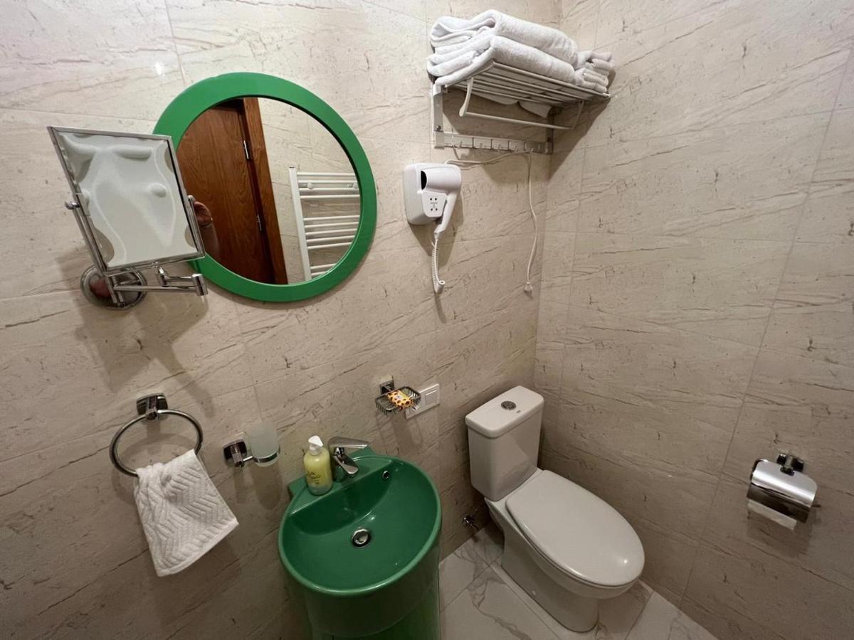 Central Park Apartments In Тбилиси Экстерьер фото