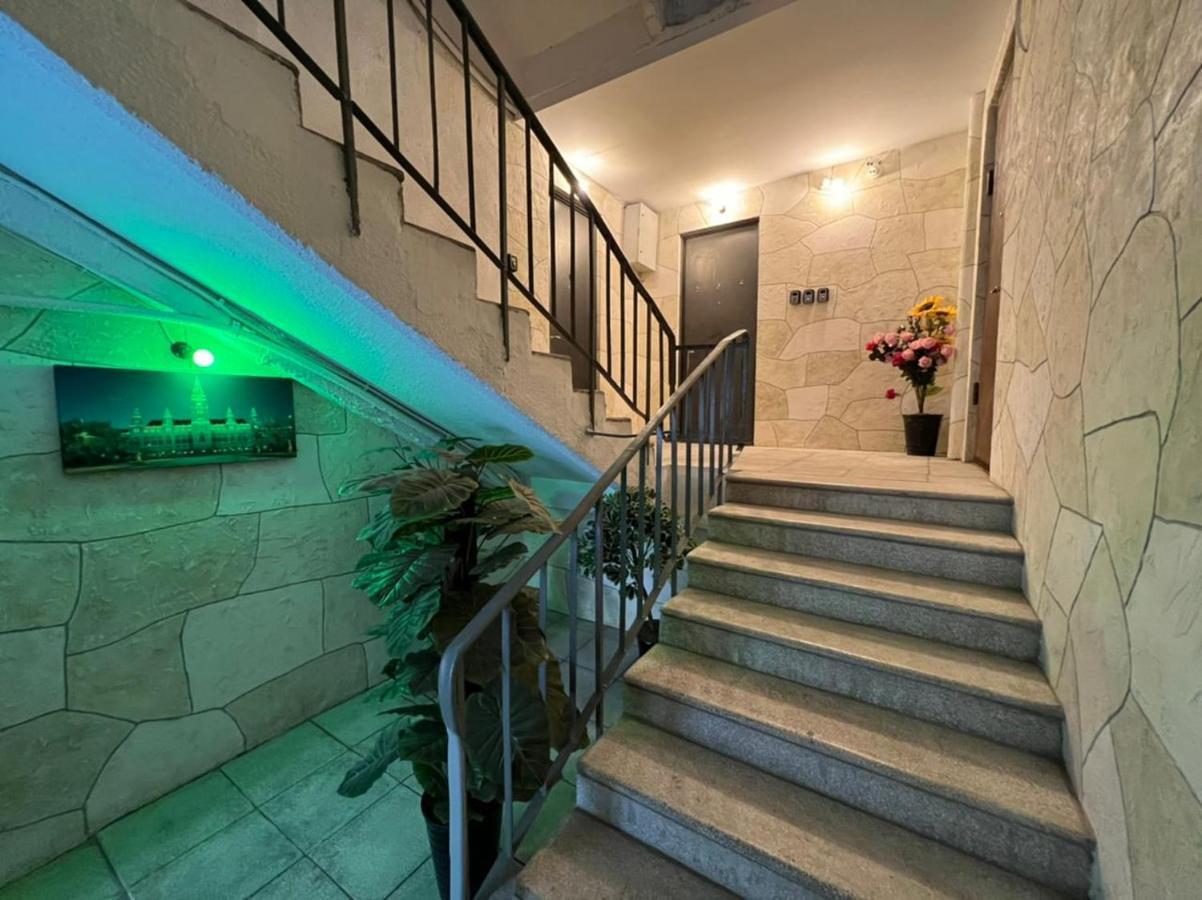 Central Park Apartments In Тбилиси Экстерьер фото