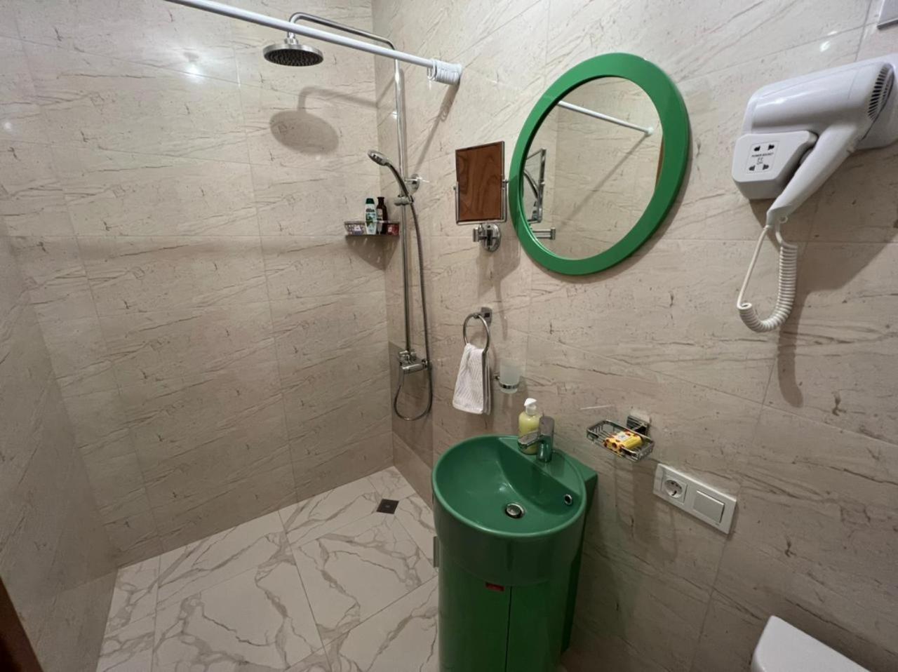 Central Park Apartments In Тбилиси Экстерьер фото